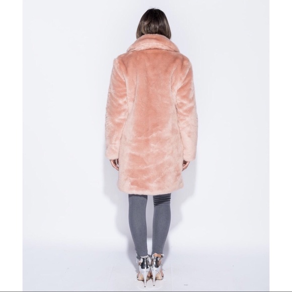 🚨SALE!! Faux Fur Coat - Picture 7 of 8